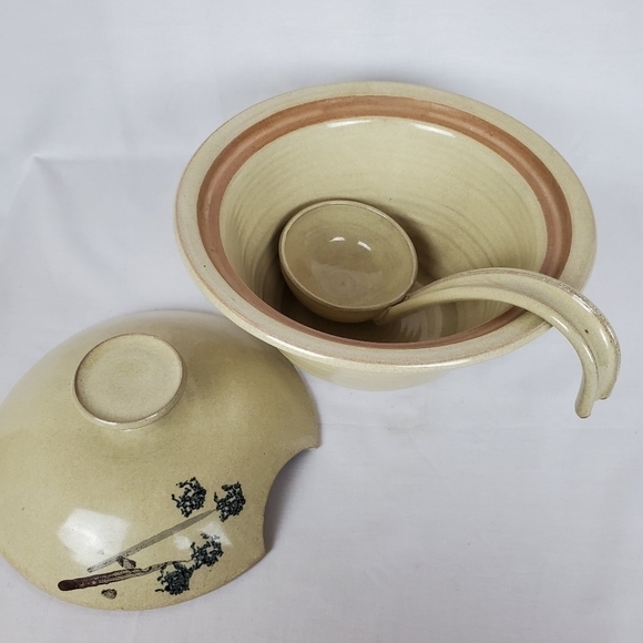 Vintage soup tureen with ladle - Picture 2 of 11